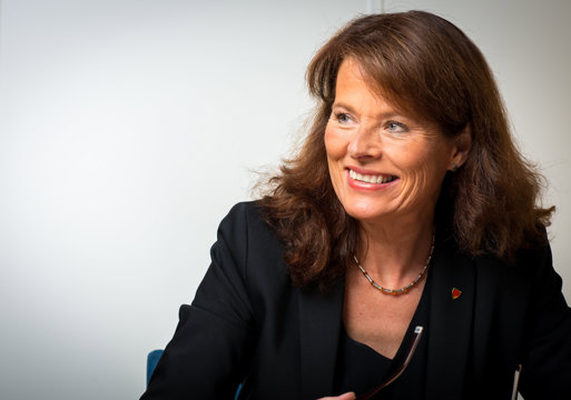 Portrett av smilende Siri Gauthun Kielland. Foto.