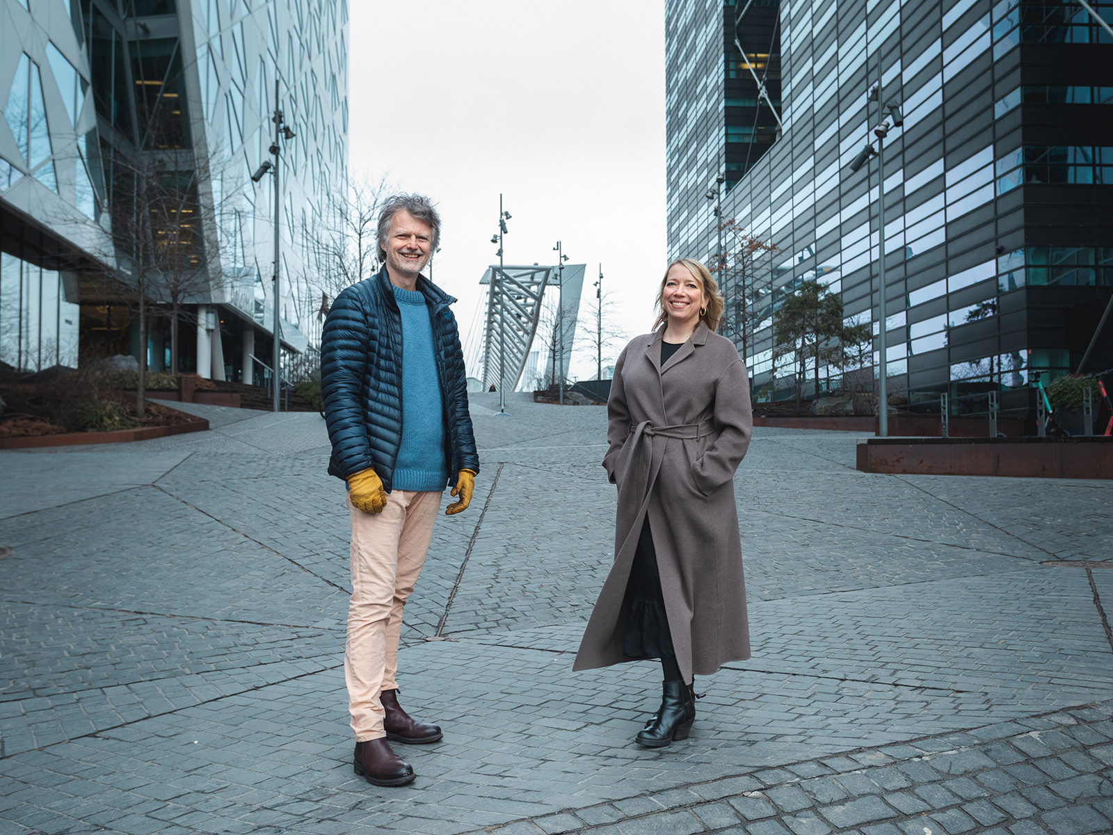 Portrett av Erling Fossen (OMA) (t.v) og Maren Bjerkeng (Aspelin Ramm) stående i Bjørvika