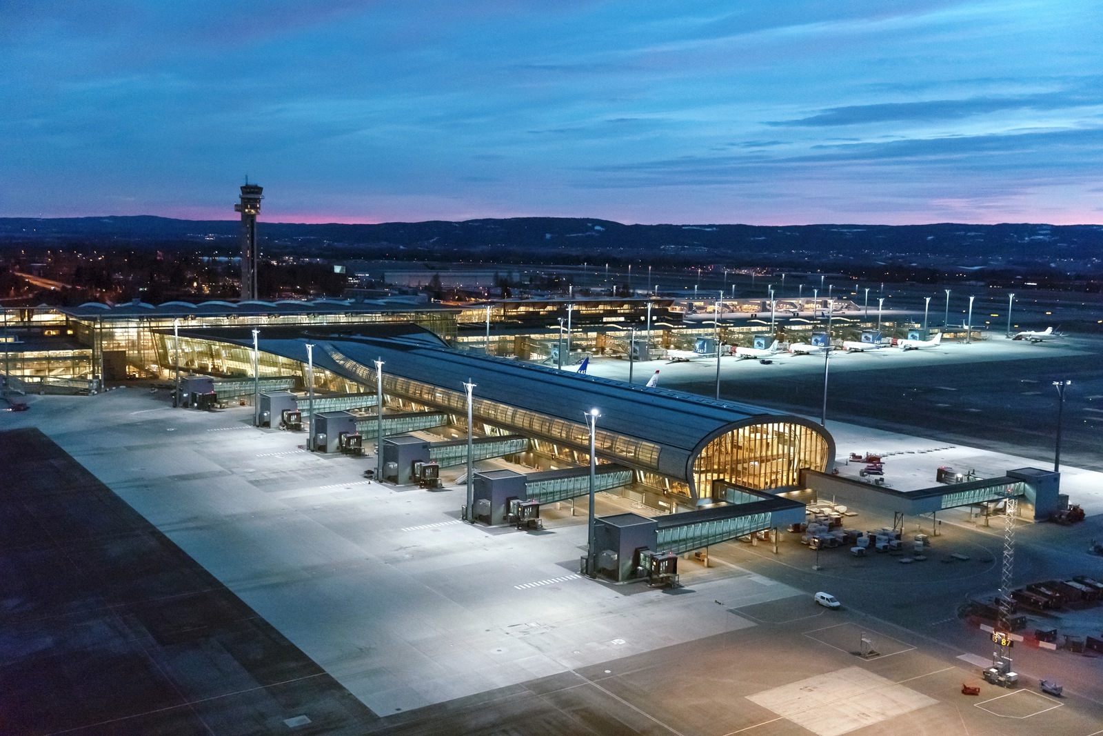 Gardermoen lufthavn avbildet med dronefoto