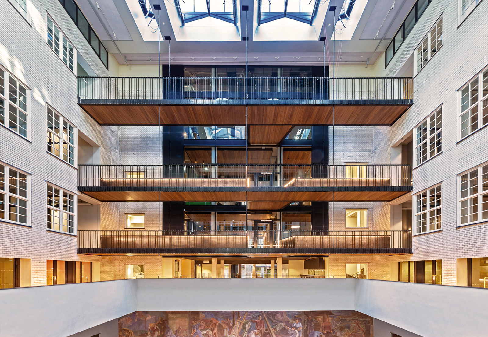 Foto av interiør, atrium.