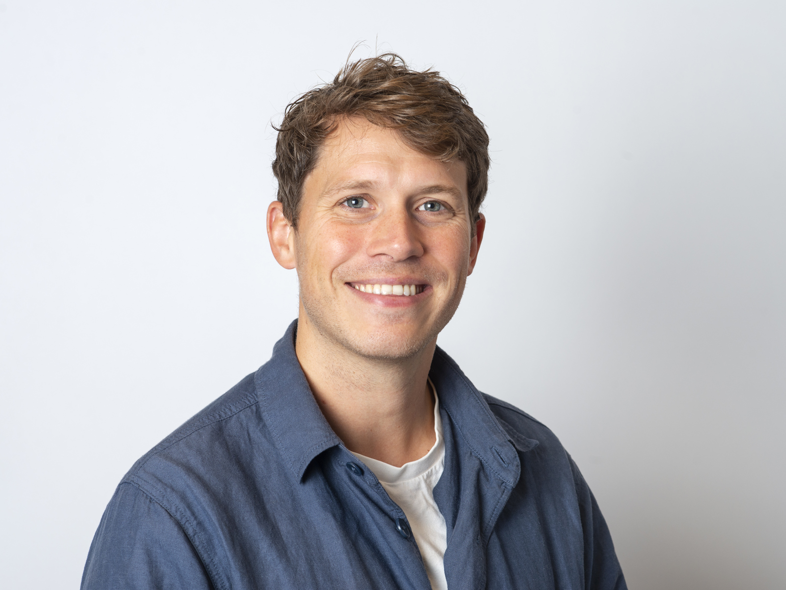 Portrettfoto av arkitekt Magnus Ullnæss.