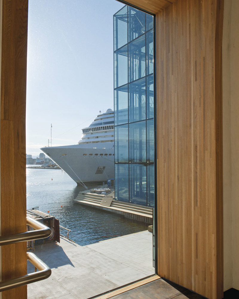 Foto av utsikt til cruisebåt.