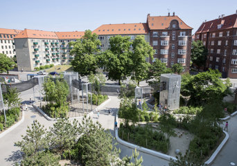 Skolegården på Amager Fælledskole i København. Foto.