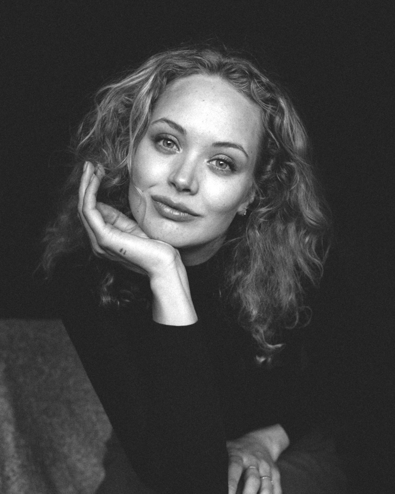 Portrettbilde av Maria Helena K. Nerhus i svart hvitt. Foto