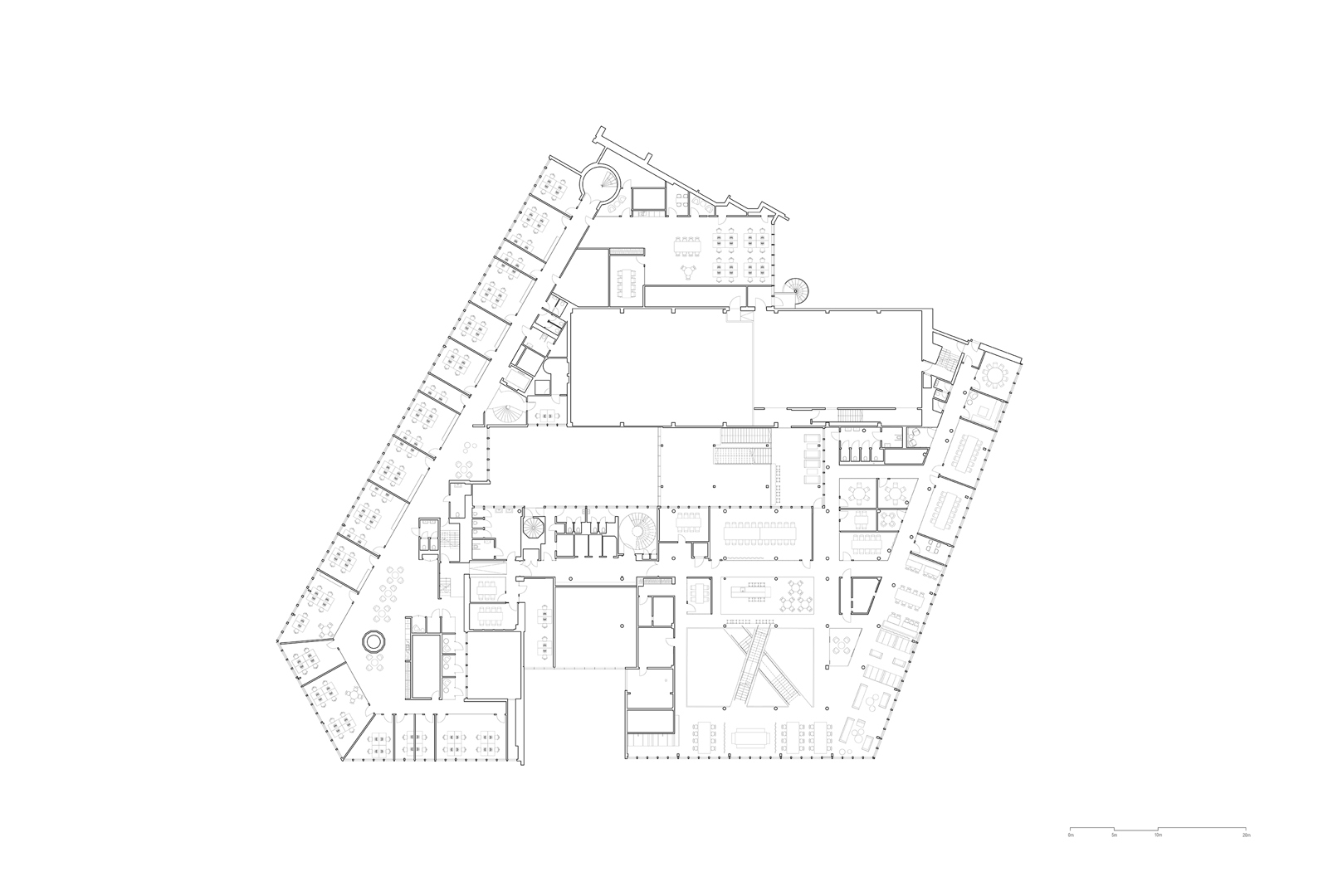 Plantegning av stort næring/kontorbygg. Arkitekt tegning.
