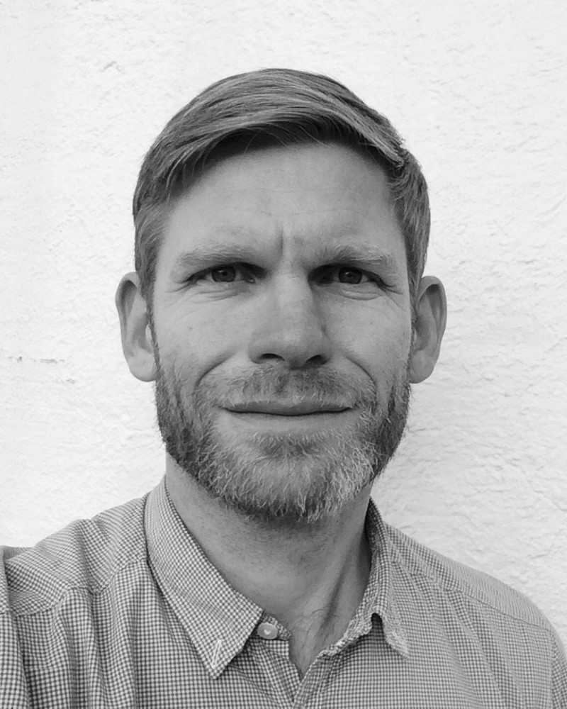 Svart/hvitt portrett av Kent Håkull.