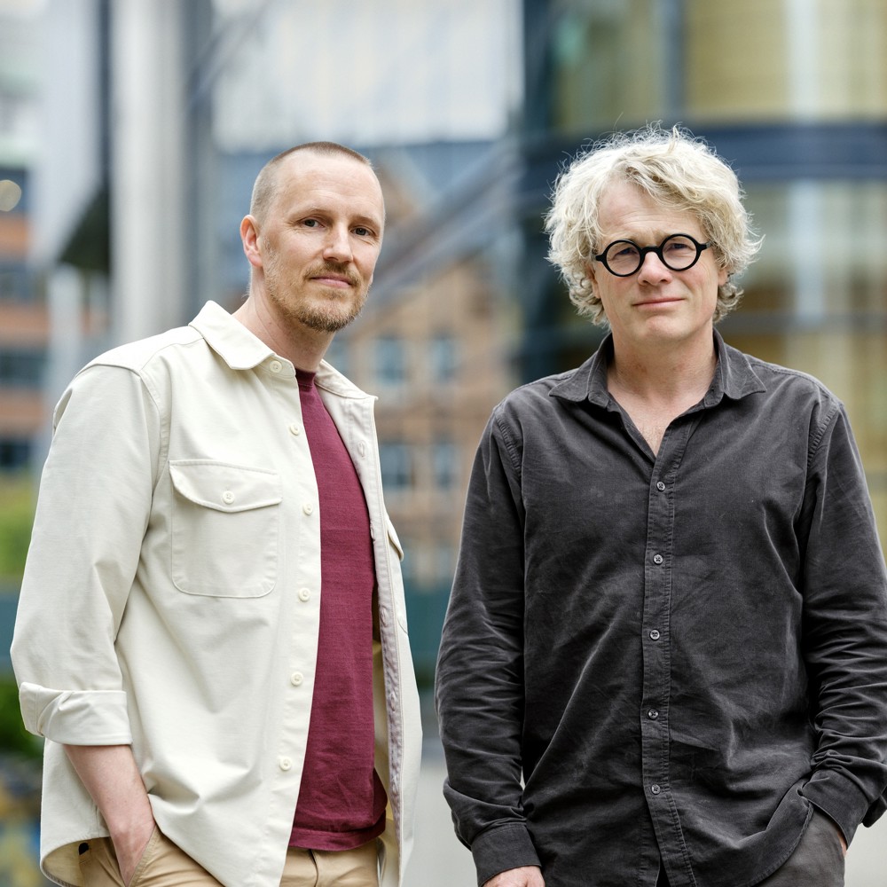  (Fra venstre): Fagsjef Rasmus Jørgensen og administrerende direktør Steinar Skjerdingstad, i Arkitektbedriftene, deltok på statsråd Skjærans stormøte med byggenæringen 29. april hvor regjeringens pakke med tiltak for å få fart på boligbyggingen i Norge ble presentert.  