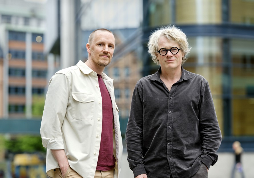  (Fra venstre): Fagsjef Rasmus Jørgensen og administrerende direktør Steinar Skjerdingstad, i Arkitektbedriftene, deltok på statsråd Skjærans stormøte med byggenæringen 29. april hvor regjeringens pakke med tiltak for å få fart på boligbyggingen i Norge ble presentert.  