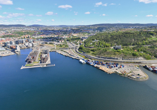 Oversiktsfoto av grønli havneområde. 