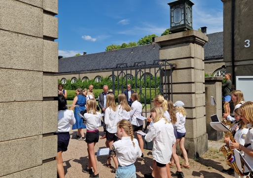 Korps går inn porten