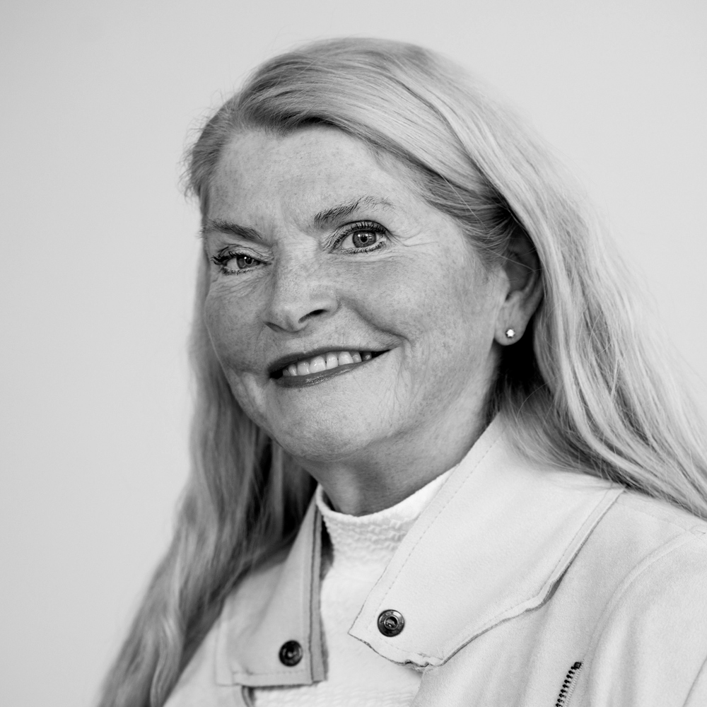 Portrett foto av Mona Lise Lien i svart hvitt