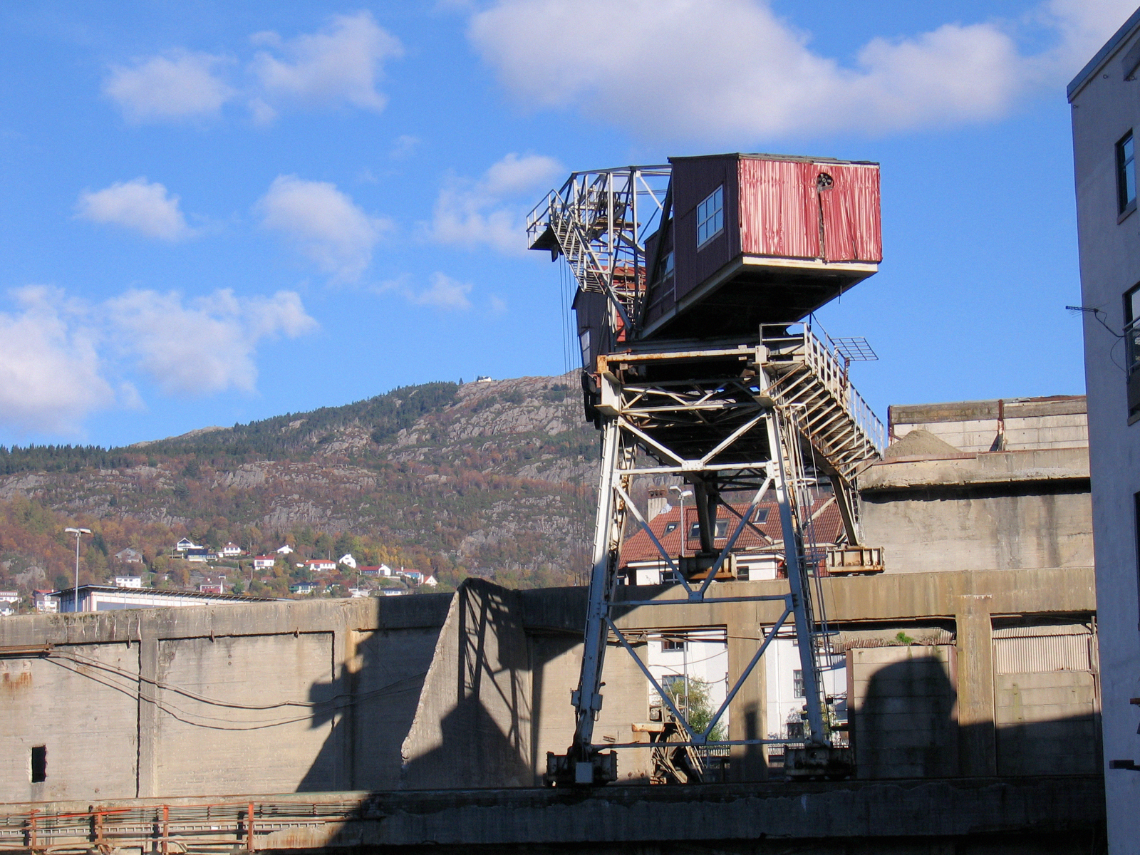 Kran i Solheimsviken. Foto.