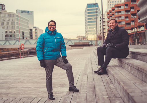 Portrett av stor-Oslo Eiendom, Mathis Grimstad (t.h). og Konsernsjef i Obos, Daniel K. Siraj stående på Munch Brygge