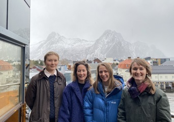 De fire ansatte i Lofoten-kontoret Tind Arkitektur, som nå blir en del av Asplan Viak. Fra venstre: Tora Marie Nitter, Anette Fleischer, Marianne Marsteng Nilsen og Synne Brustad.