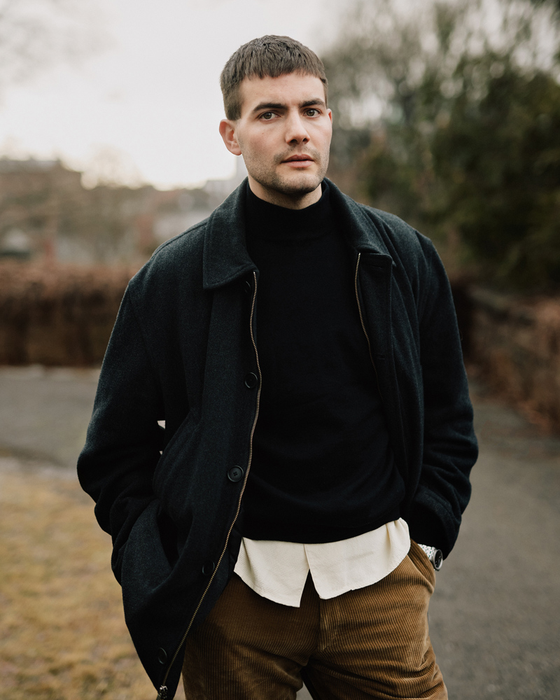 Knut Folstad utendørs. Foto.