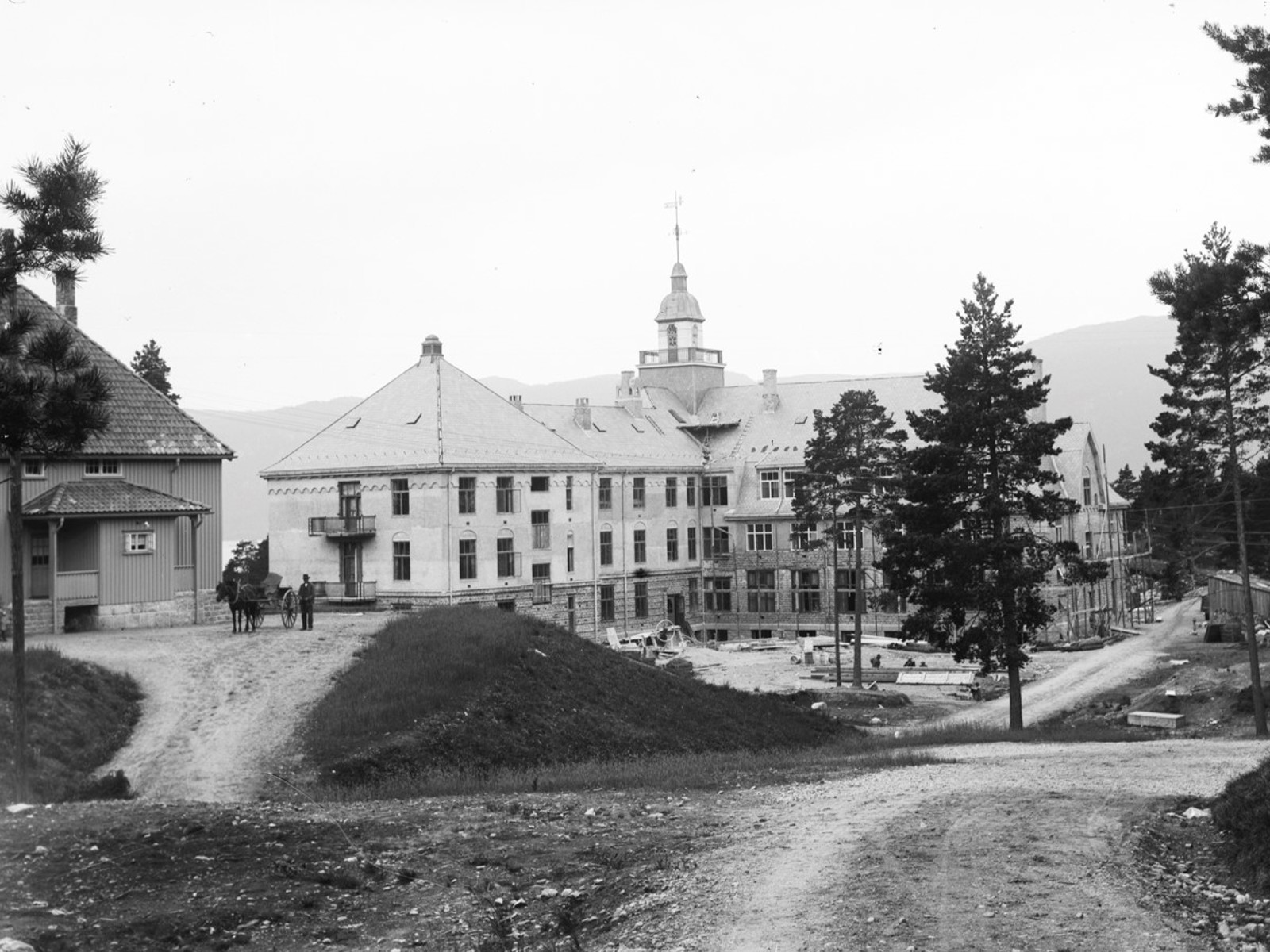 Svart hvitt eldre fotografi av Setesdal sanatorium