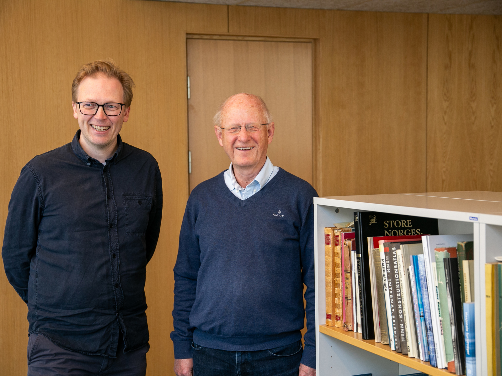 Portrettfoto av Lars Henrik Gaarder og Åke Letting i arkitektkontoret Astrup og Hellern