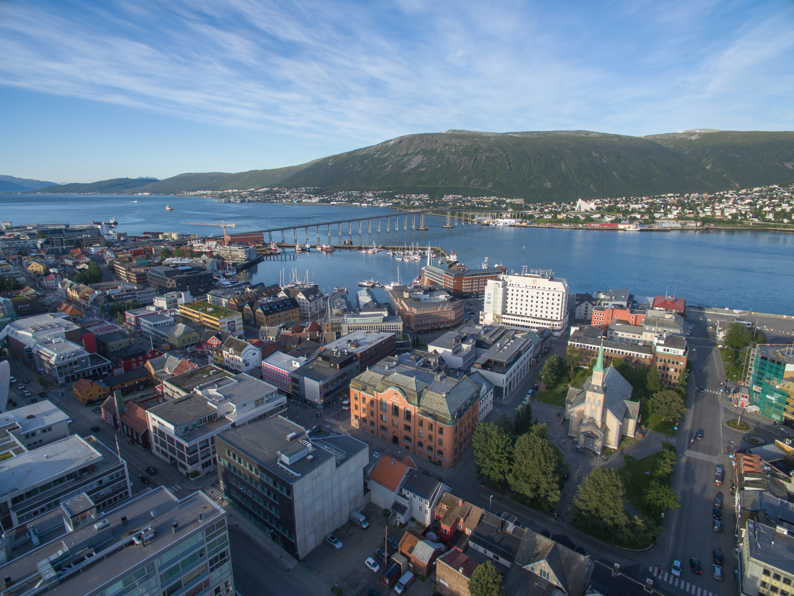 Drone foto av Tromsø by.