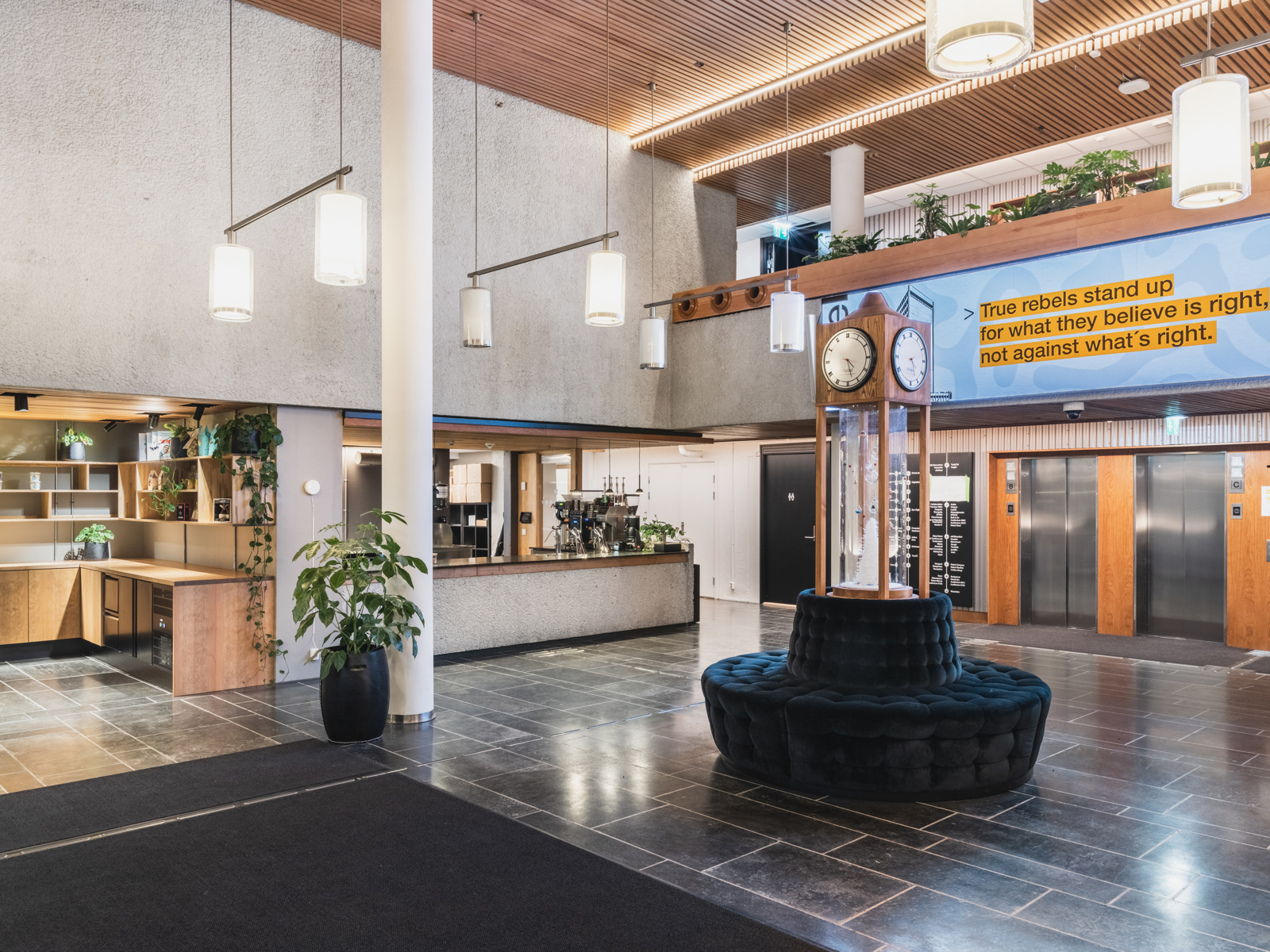 Resepsjon/lobby område, interiør foto.