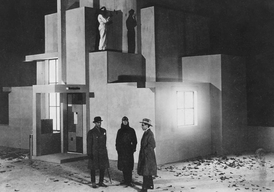Stillbilde fra stumfilmen L'inhumaine (1924), regissert av Marcel L'Herbier.