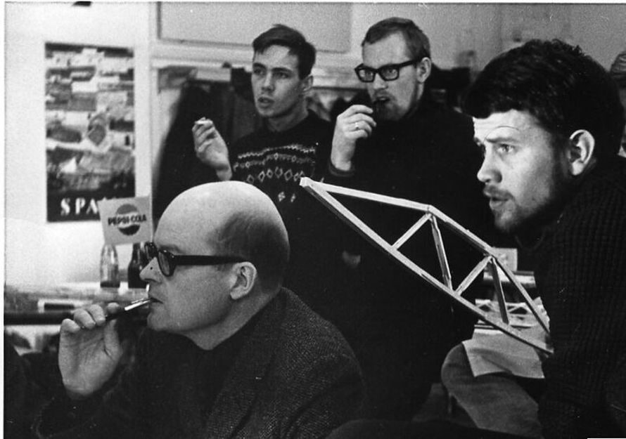 Professor Christian Norberg-Schulz – praktiker, kritiker, polemiker, redaktør, lærer, vitenskapsmann, teoretiker og kunstner –underviser på AHO.