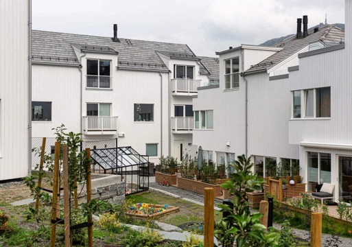 Wergeland Hageby, fem flermannsboliger rundt et felles tun. Foto.