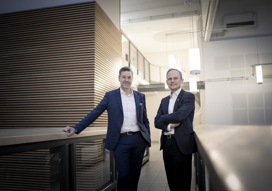 Nils Morten Huseby (t.v.), styreleder i Norconsult, og Egil Hogna, konsernsjef i Norconsult.