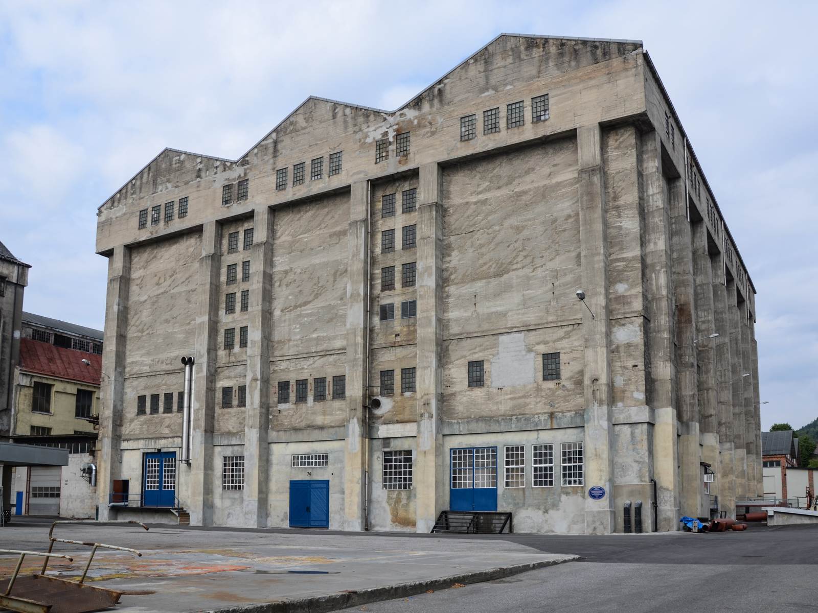 Foto av industribygg.