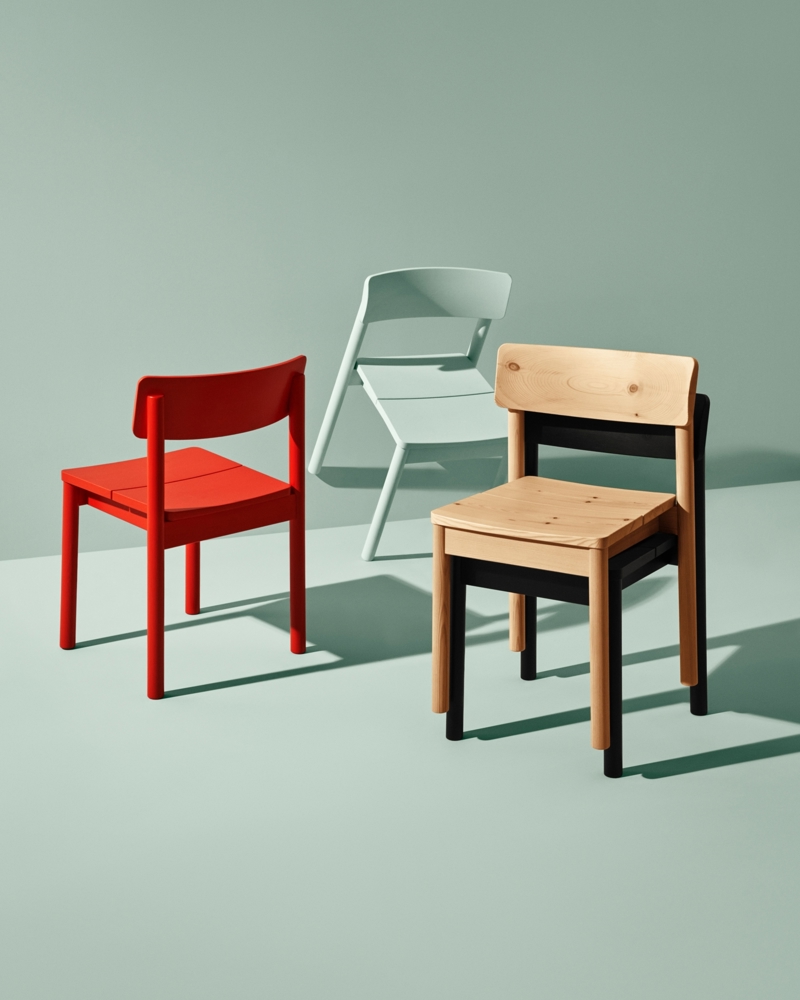 Bilder av fire stoler fra «Minus»-Collection med ulike farger. 