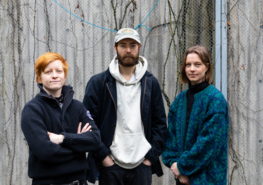 Frida Tørring, Eirik Lohne Ruud og Rakel Paulsen fra styret i KAHOS, klimaforeningen for AHO-studenter. Foto.