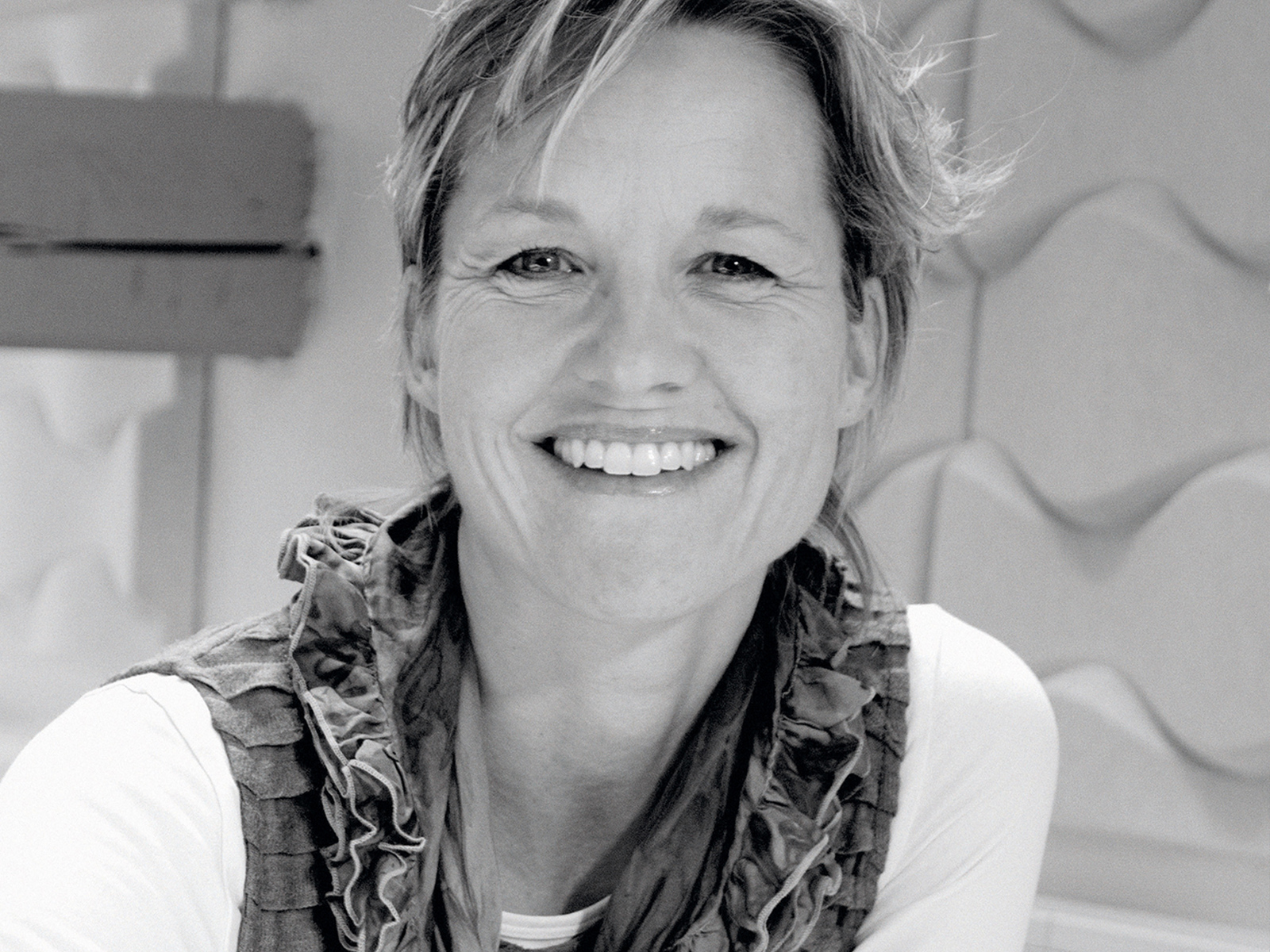 Portrettbilde av Hanne Margrethe Hjermann i svart hvitt. Foto.