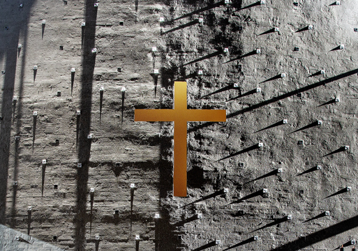 Foto av alter og altertavle i Lommedalen kirke.
