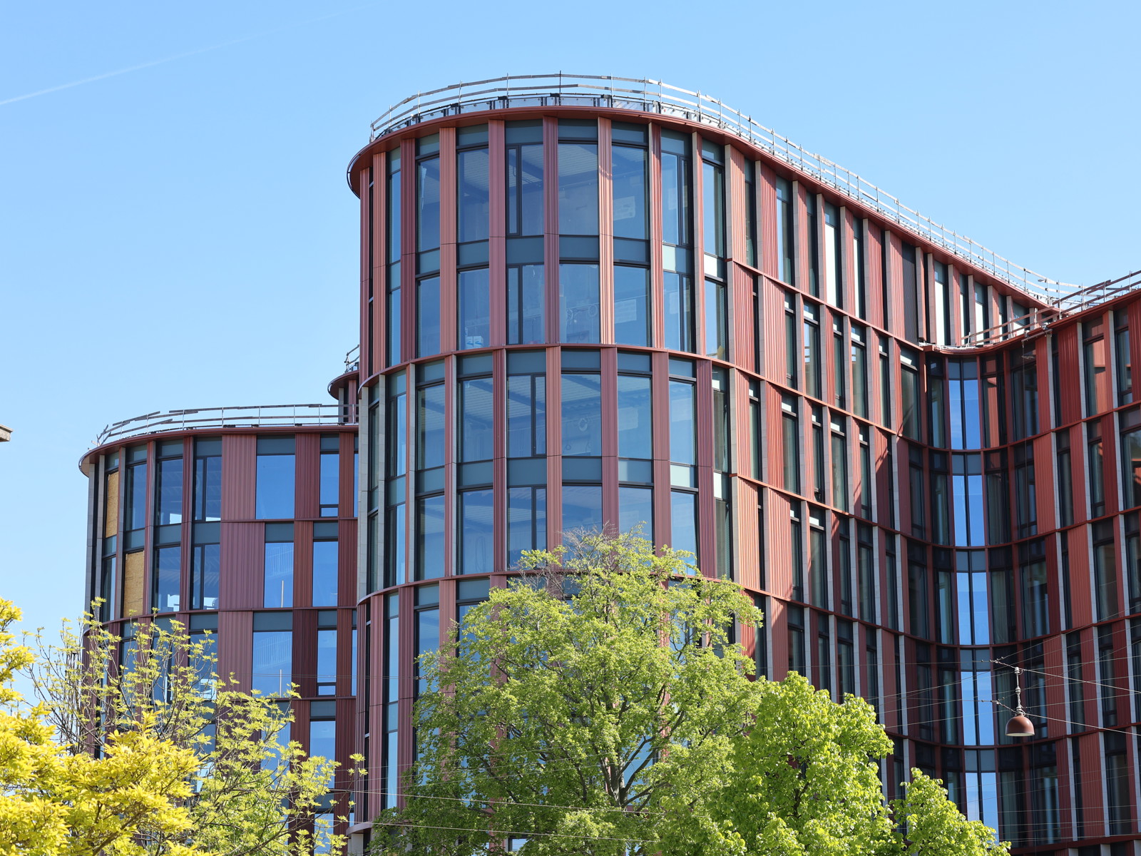 Foto av den bølgende fasaden på Mary Elisabeths Hospital.