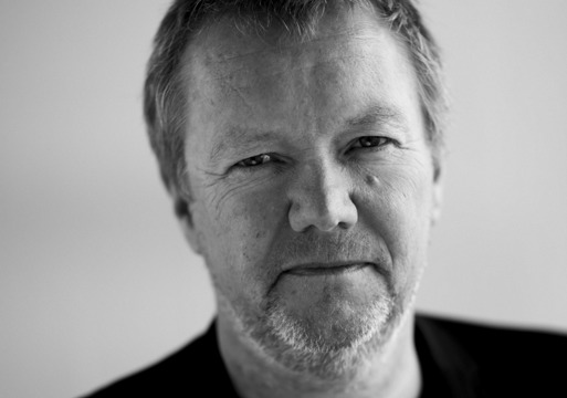 Sort-hvitt portrettfoto av Kjetil Trædal Thorsen, arkitekt i Snøhetta.