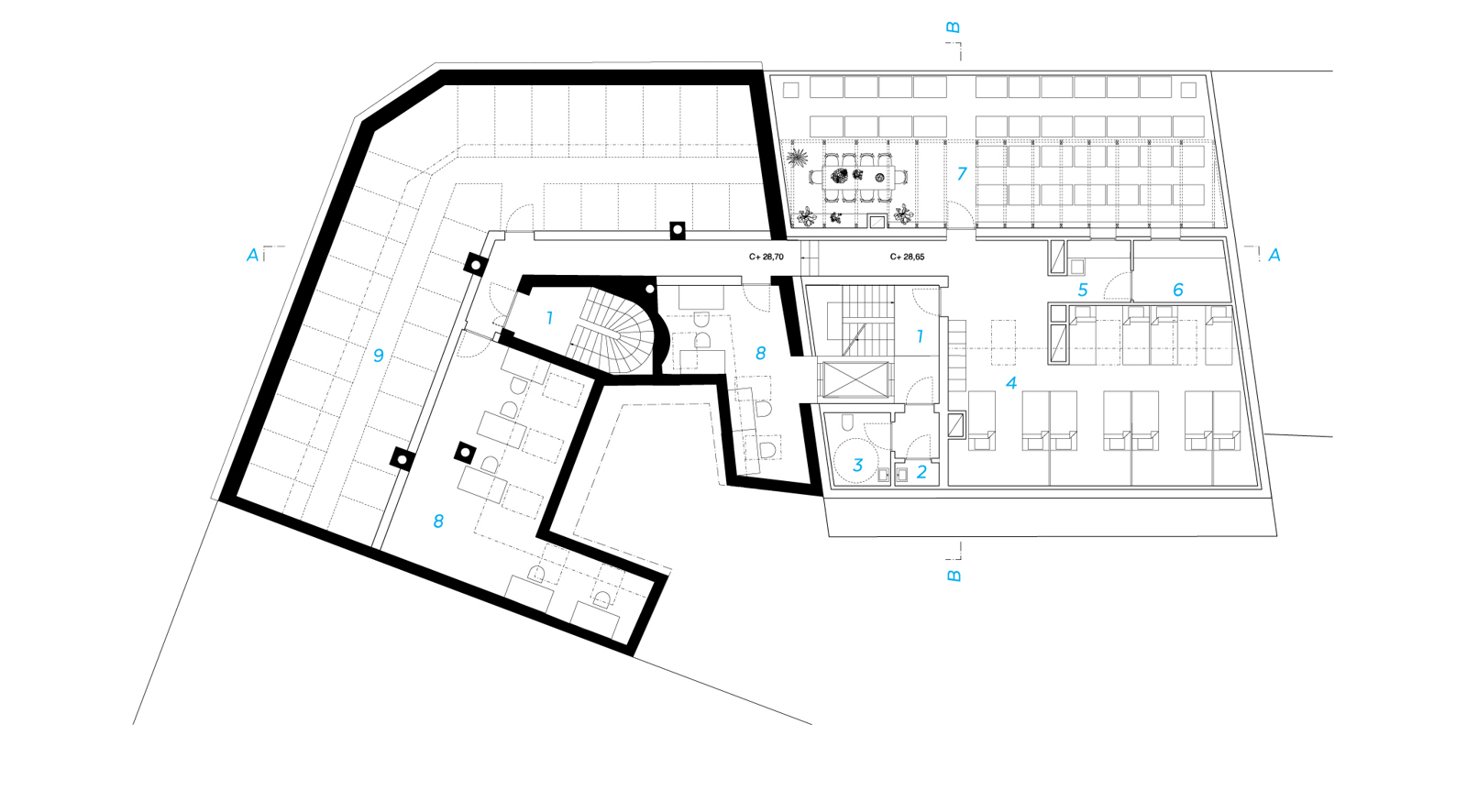 Plantegning av lofts etasjen på hjørne blokk. Arkitekt tegning.