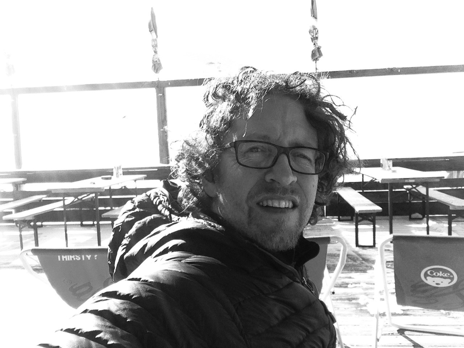 Portrett foto av Henning Kongshavn Frønsdal i svart hvitt.