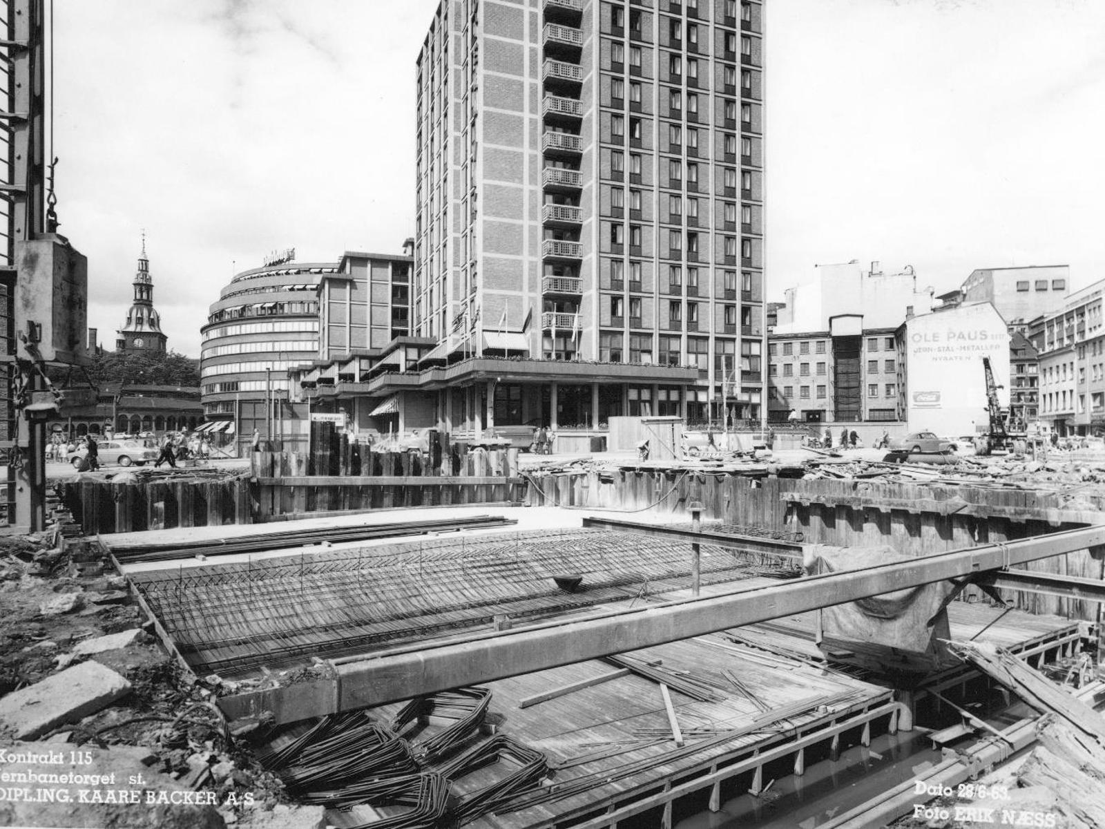 Bilde fra bygging av Jernbanetorget stasjon 1963