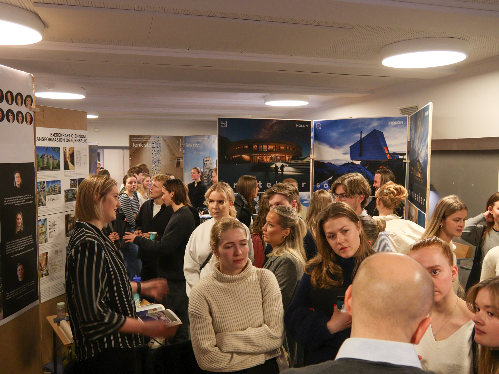 Studenter på bedriftstands på NTNU