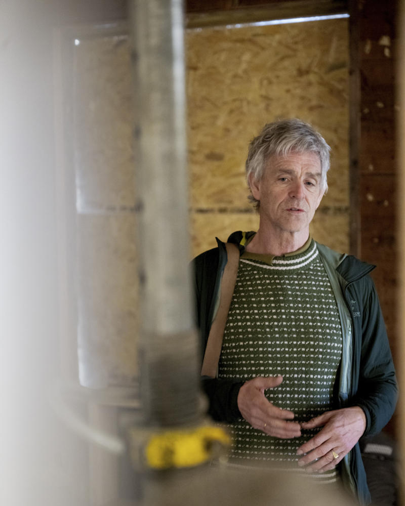 Foto av Kjell Høie som prater.