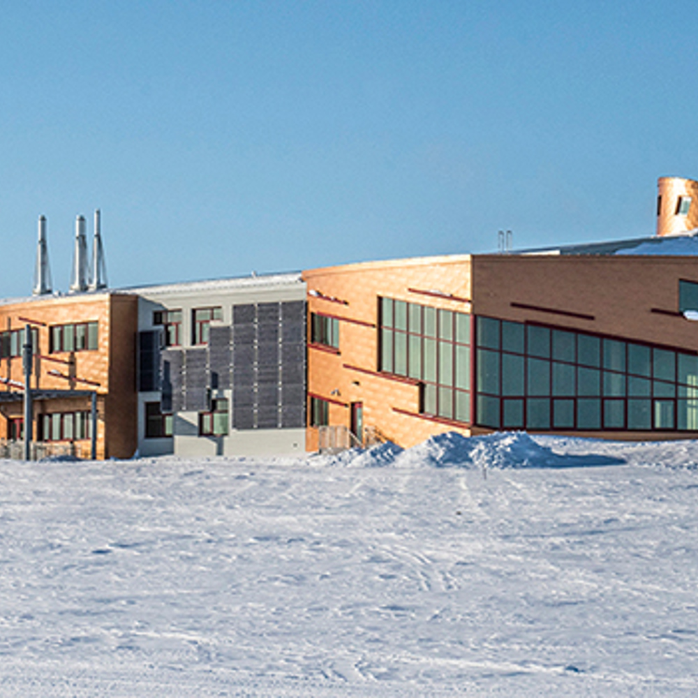 Bilde av The Canadian High Arctic Research Station (CHARS) i Iqaluktutaq (Cambridge Bay), Nunavut, Canada.