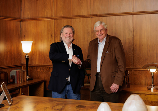 Odd Reitan og Knut Aspelin har signert avtale om etablering av felles selskap i Oslo. 