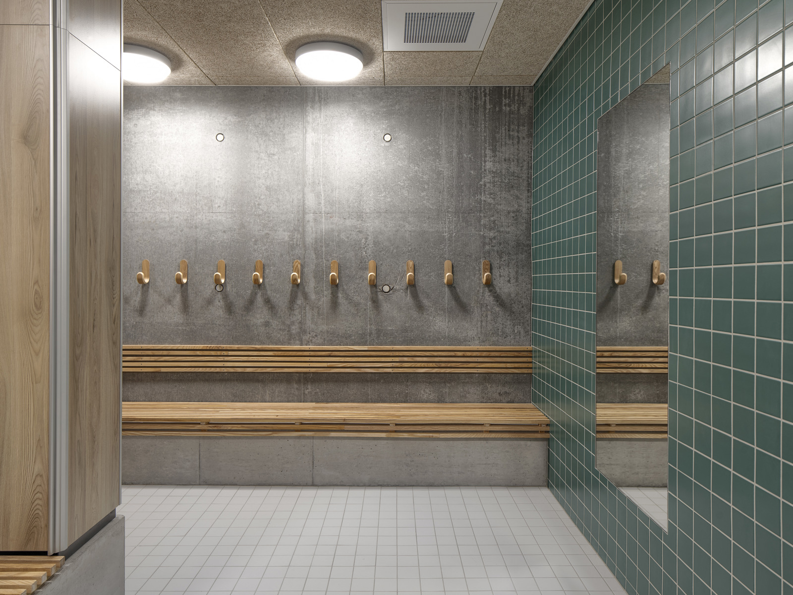 Interiør foto av garderobe i svømmehall.