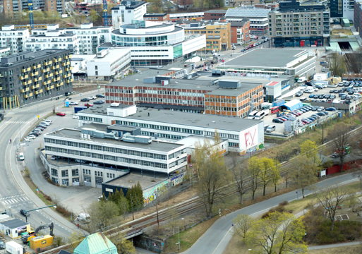 Et flyfoto av NRKs nye tomt på Ensjø. NRK er godt fornøyd med valg av tomt til nytt hovedkontor. Her er det både god utsikt og enkle grunnforhold. – Det må graves og sprenges litt, men det er ganske forutsigbart, sier prosjektdirektør i NRK Jon Espen Lohne.