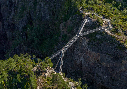 Flyfoto av trappebro over Væringsfossen. Foto.