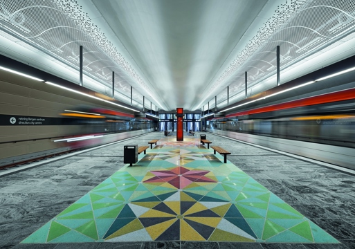 Foto av T-bane stasjon, Kunst på gulvet. 
