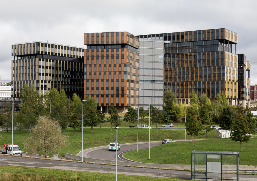 Foto av construction city, blokker samlet i et bygningskompleks.