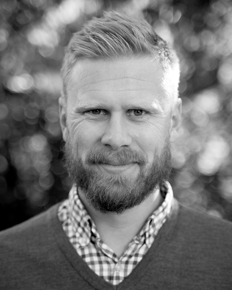 Sorthvitt portrettbilde av Erlend Seilskjær.