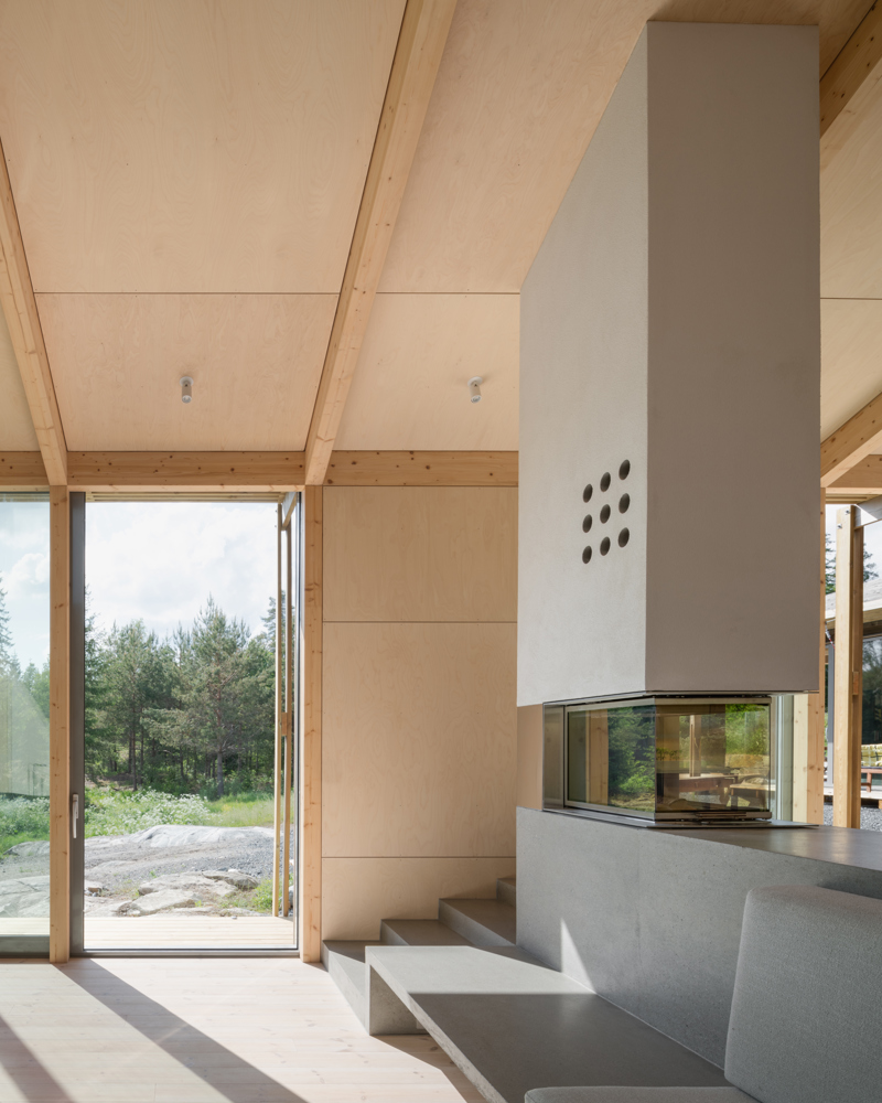 Interiørfoto av peis i betong. Heltre interiør.