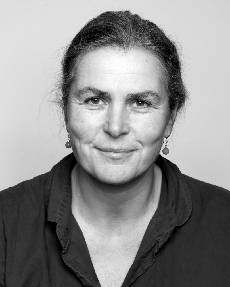 Portrett av Beate Hølmebakk, svart hvitt. Foto.